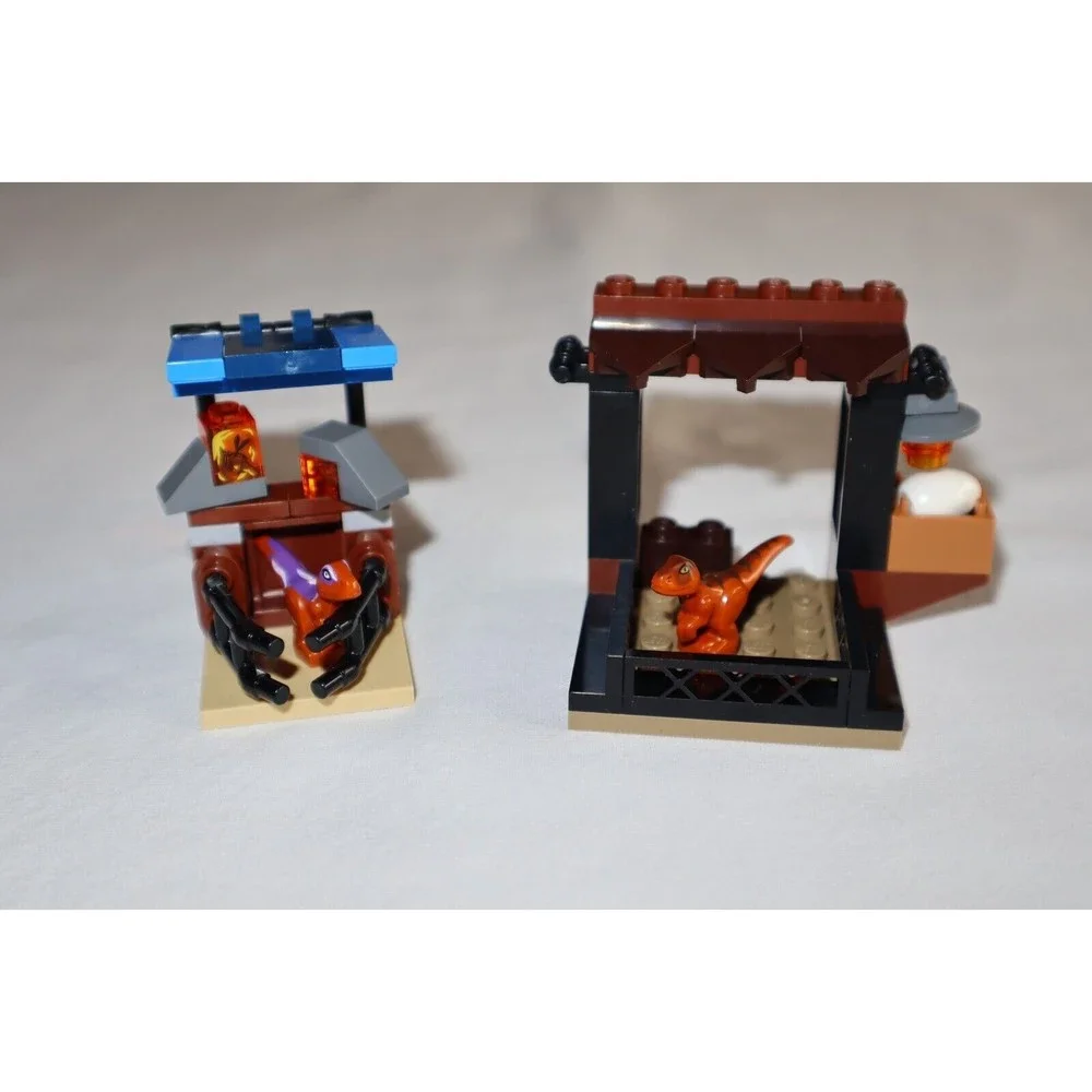 LEGO Baby Dinosaur Minifigure Jurassic World 76945 & 30390 with Stalls Enclosure - Picture 1 of 11